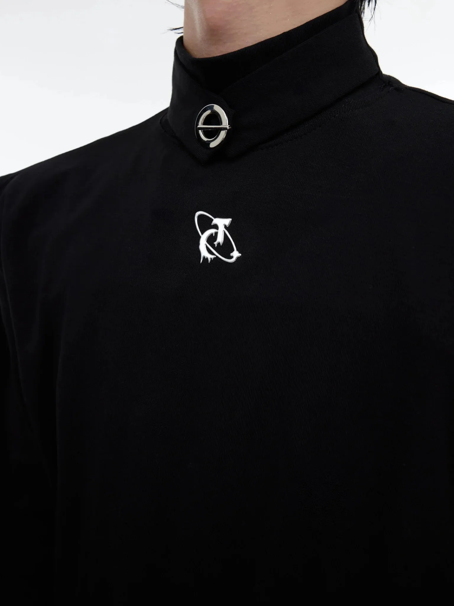 Metal Embellished High Neck Padded Shoulder Base Shirt for Autumn/Winter